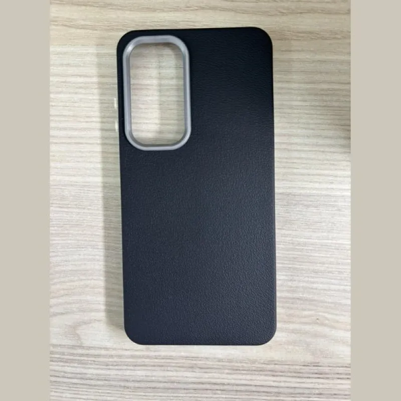 Futrola Kozna sa okvirom oko kamere za Samsung S25 crna