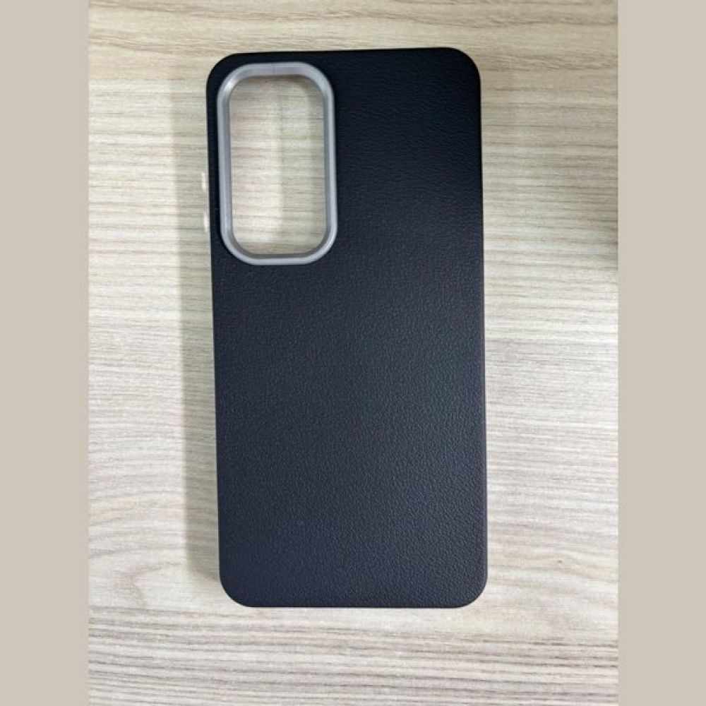 Futrola Kozna sa okvirom oko kamere za Samsung A26 crna