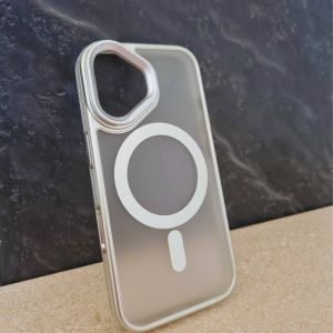 Futrola Transparent Matt Magsafe za iPhone 16 (6.1) srebrna