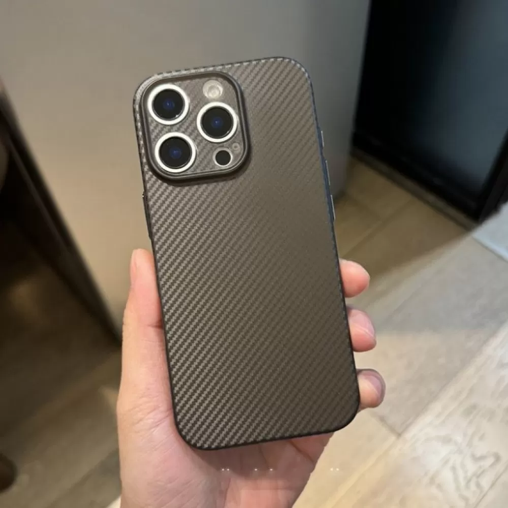 Futrola ULTRA THIN CARBON za iPhone 16 Pro Max tamno siva