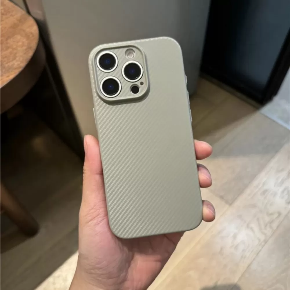 Futrola ULTRA THIN CARBON za iPhone 17 siva