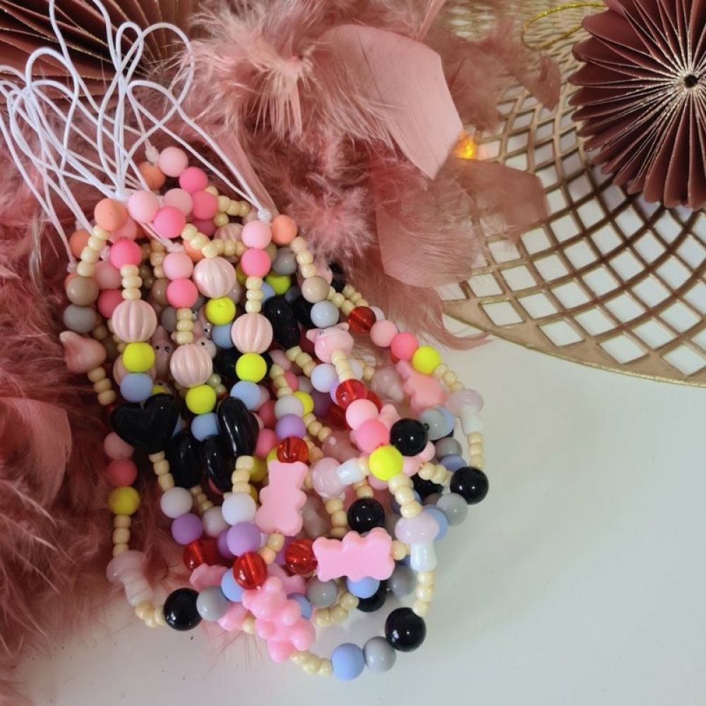 Privezak za telefon NEWS No8