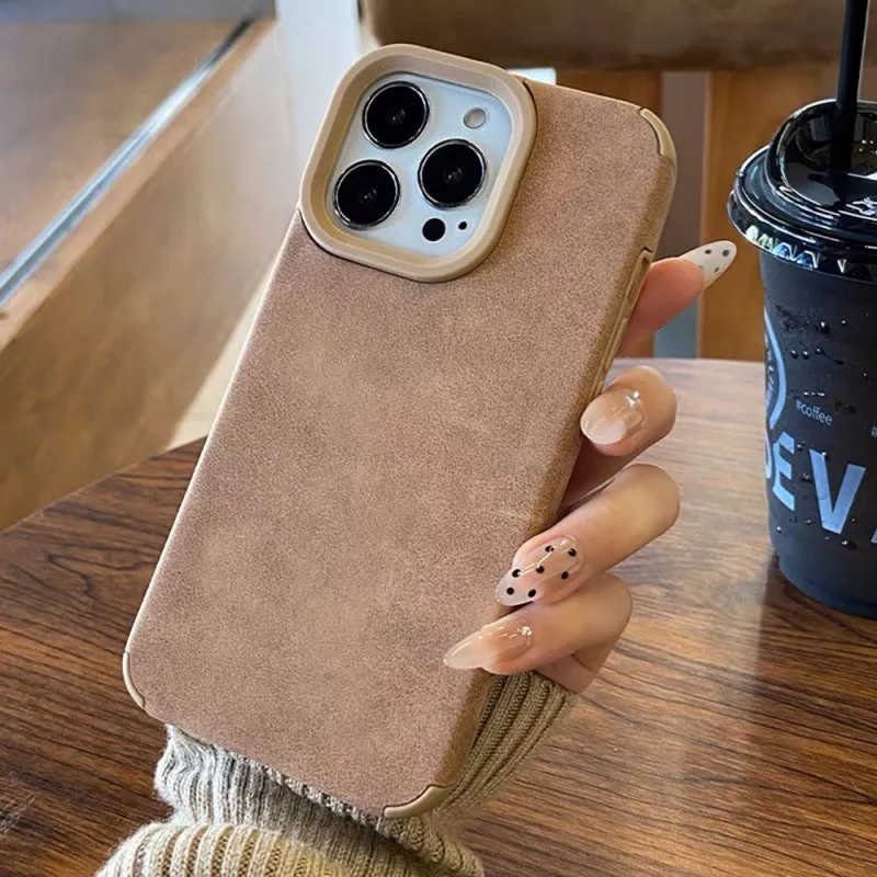 Futrola Brown Elegant za iPhone 17