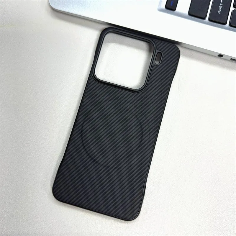 Futrola Carbon Man Mag za iPhone 15 Pro crna