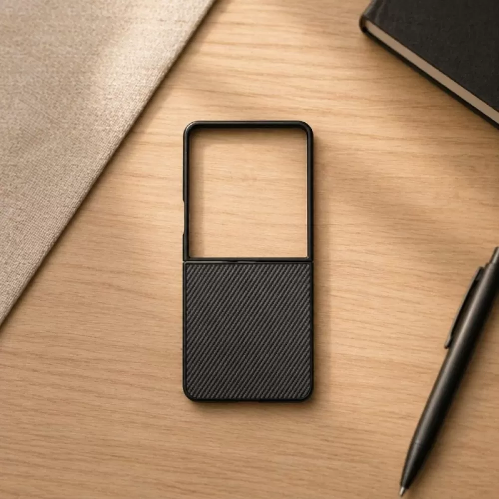 Futrola Carbon Man za Samsung Galaxy Z Flip 7 siva