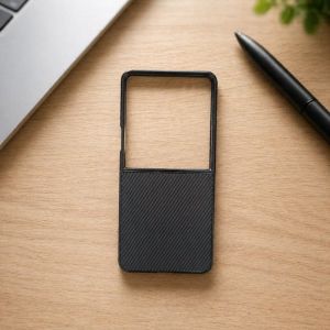 Futrola Carbon Man za Samsung Galaxy Z Flip 7 crna