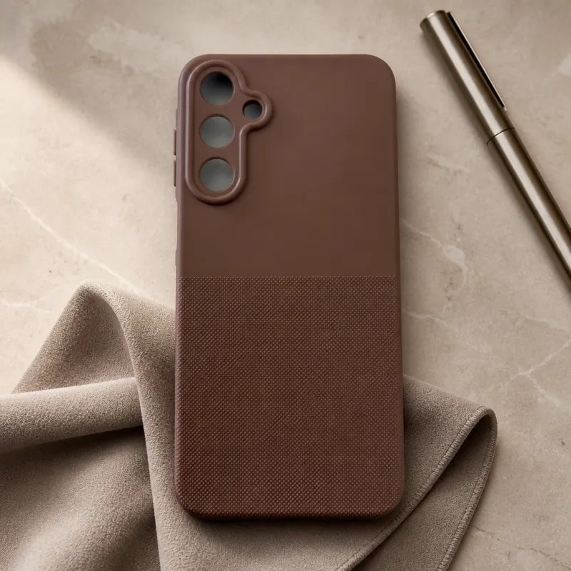 Futrola Classic Matt za iPhone 17 Pro braon