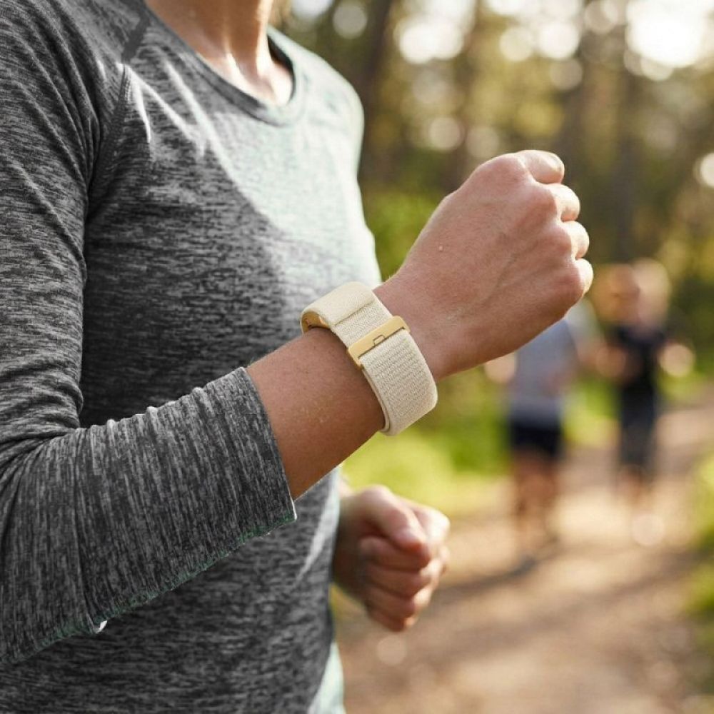 Pametna fitnes narukvica TITMO Loop I-110 sa IP68 zastitom, EKG funkcijom, merenjem pulsa, HRV, krvnog pritiska, SpO2, pracenjem sna i stresa zlatna