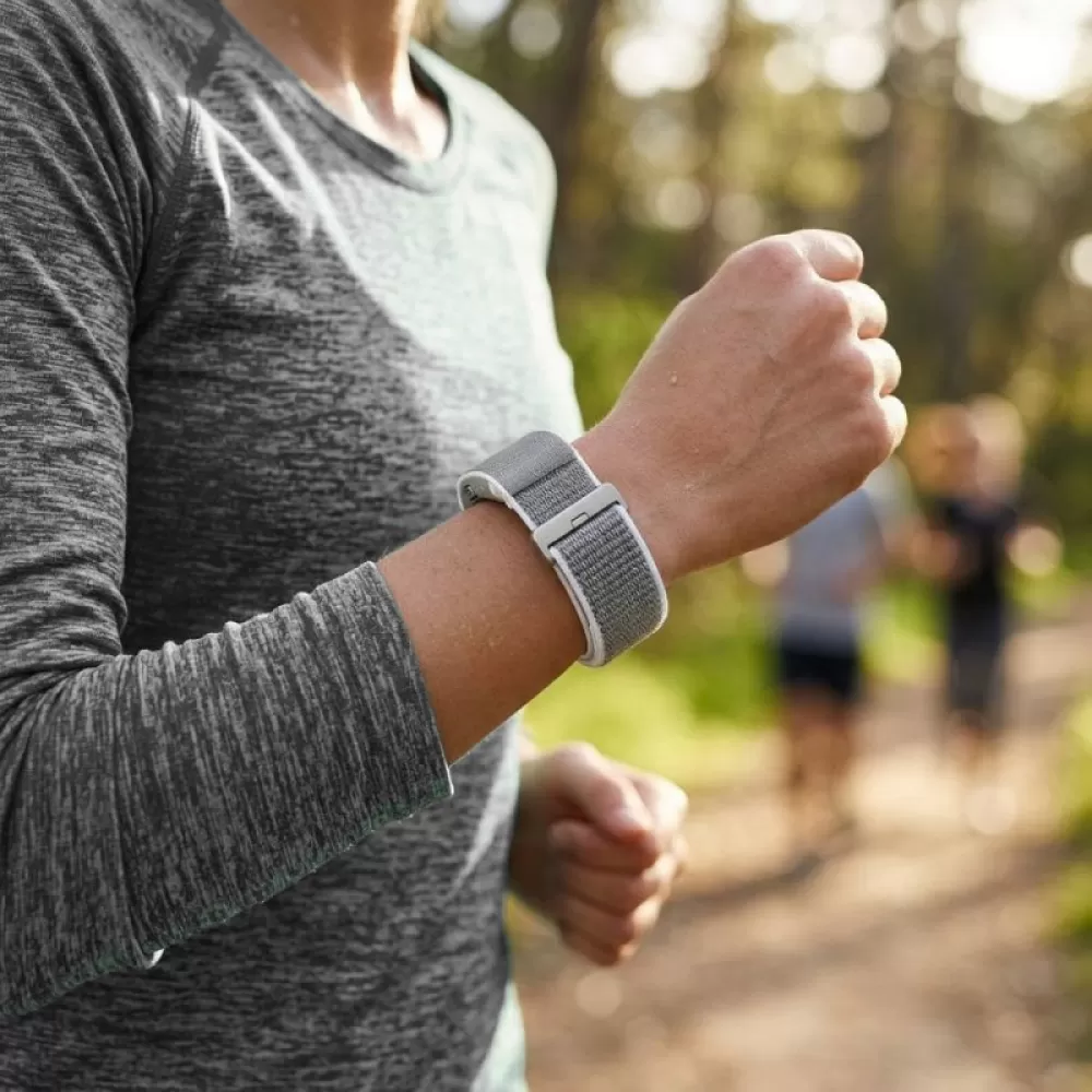 Pametna fitnes narukvica TITMO Loop I-110 sa IP68 zastitom, EKG funkcijom, merenjem pulsa, HRV, krvnog pritiska, SpO2, pracenjem sna i stresa srebrna