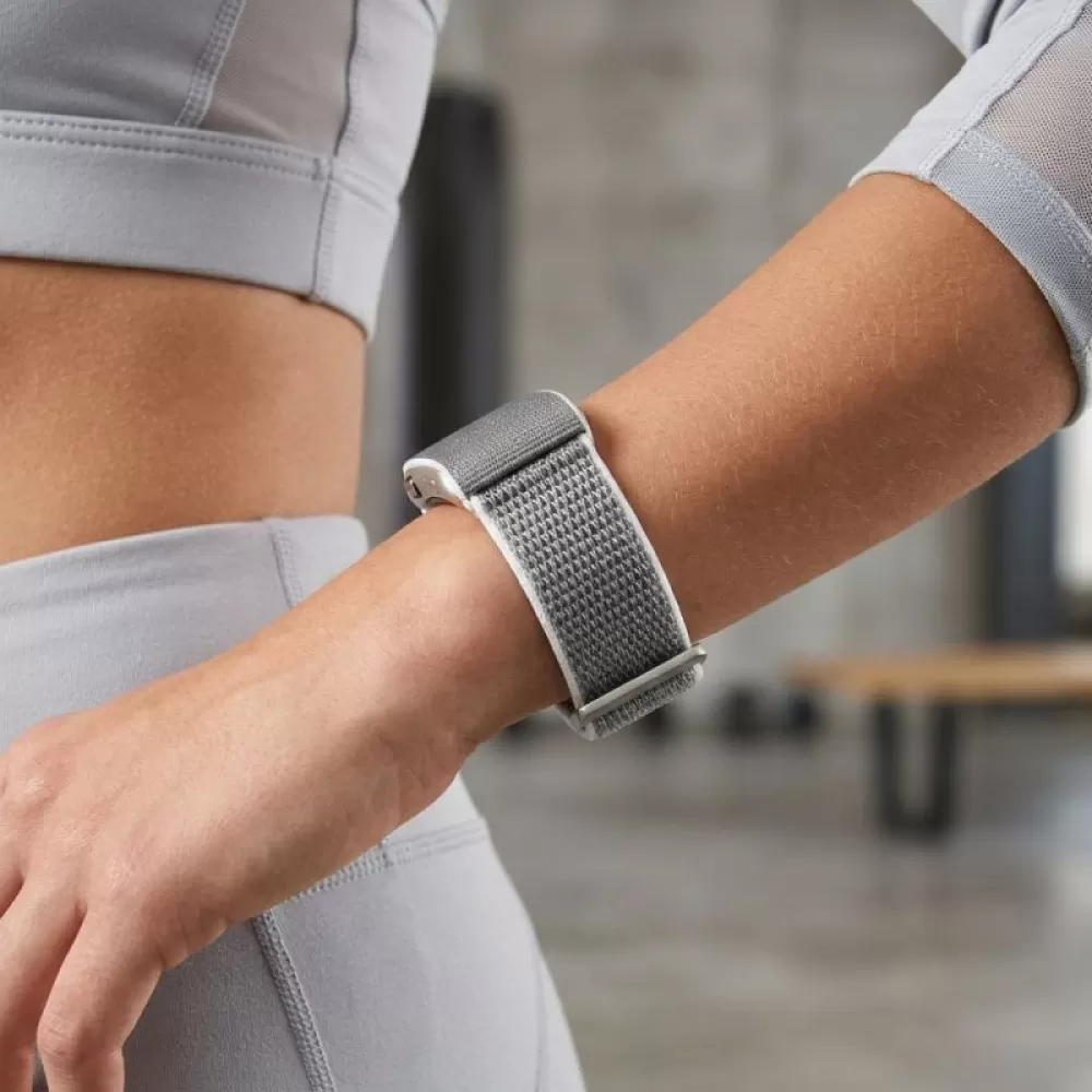 Pametna fitnes narukvica TITMO Loop I-110 sa IP68 zastitom, EKG funkcijom, merenjem pulsa, HRV, krvnog pritiska, SpO2, pracenjem sna i stresa srebrna